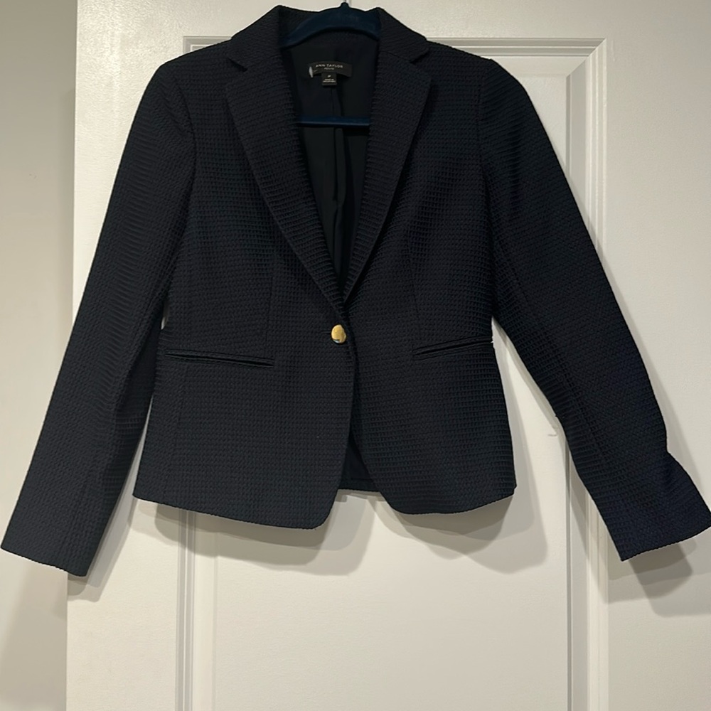 Ann Taylor navy blue textured blazer with gold button size 2P